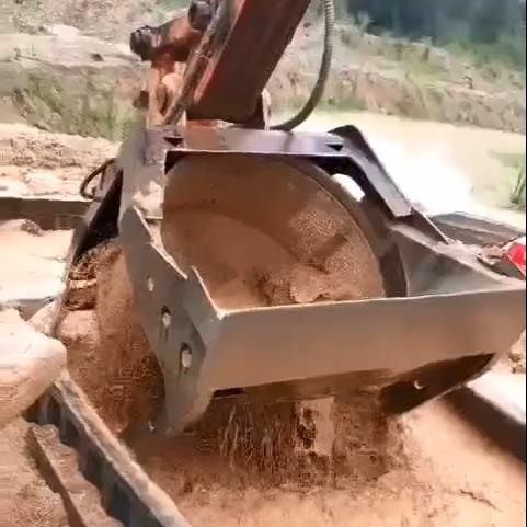 挖掘机旋转筛沙斗
